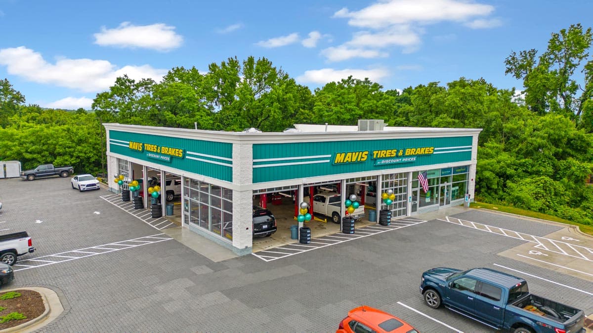 Store_392 Tire Shop & Auto Repair in Greensboro (3926 Battleground ave), North Carolina